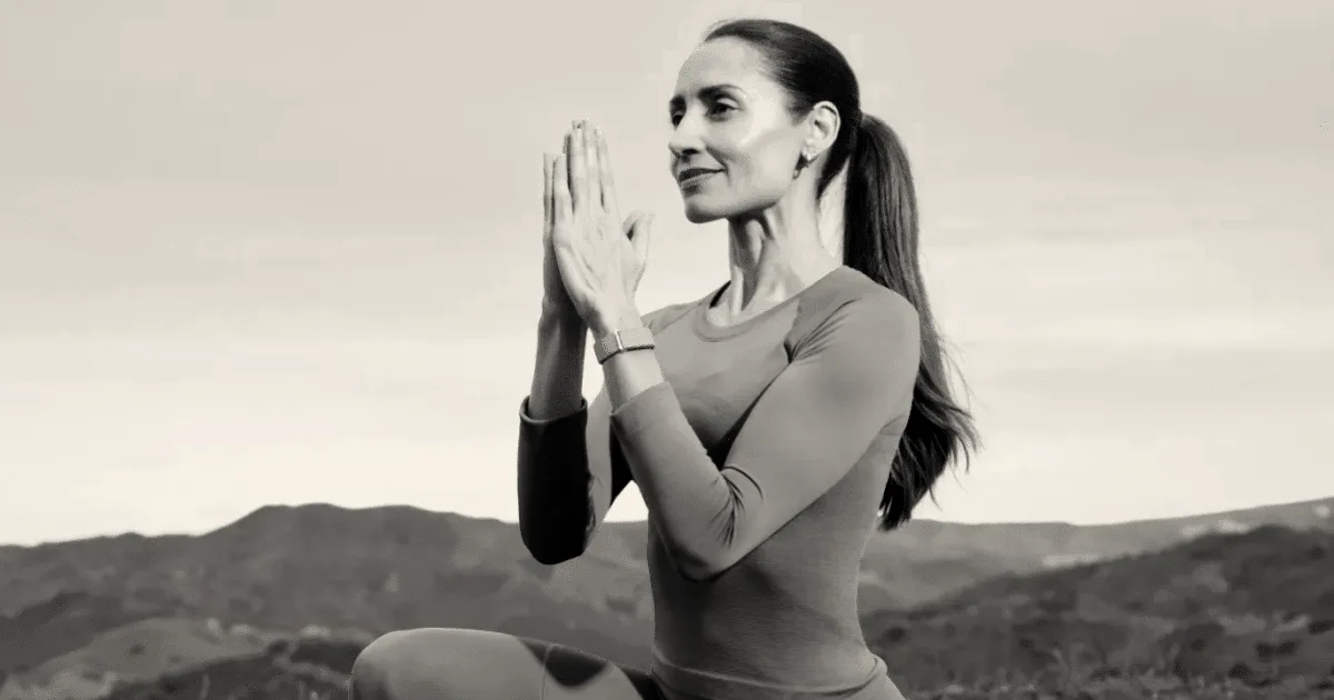 Google launches $100 screenless Fitbit Air wearable